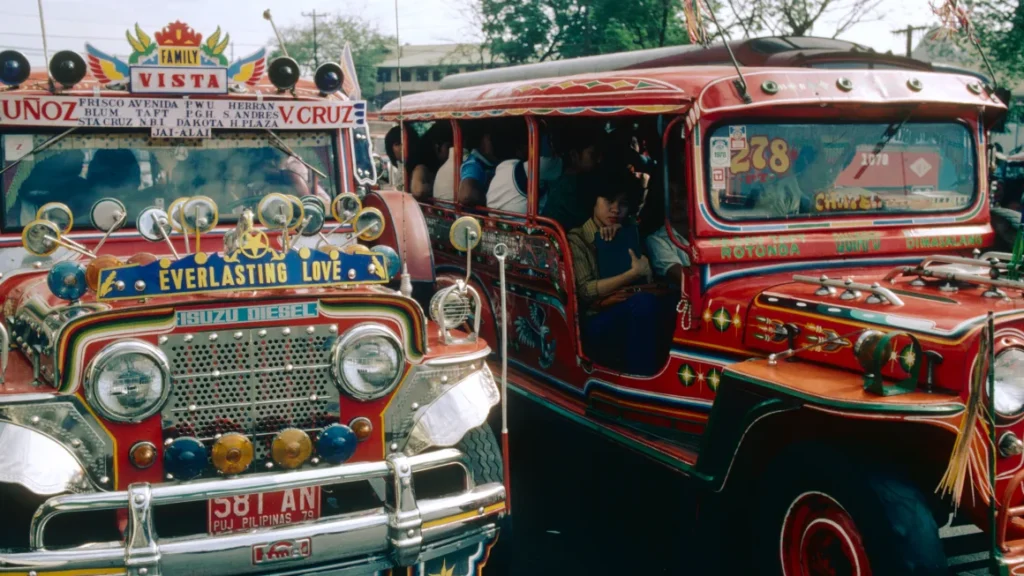 Angkutan Umum Akankah jeepney Filipina yang penuh warna dan nyaring akan segera hilang dari jalanan?
