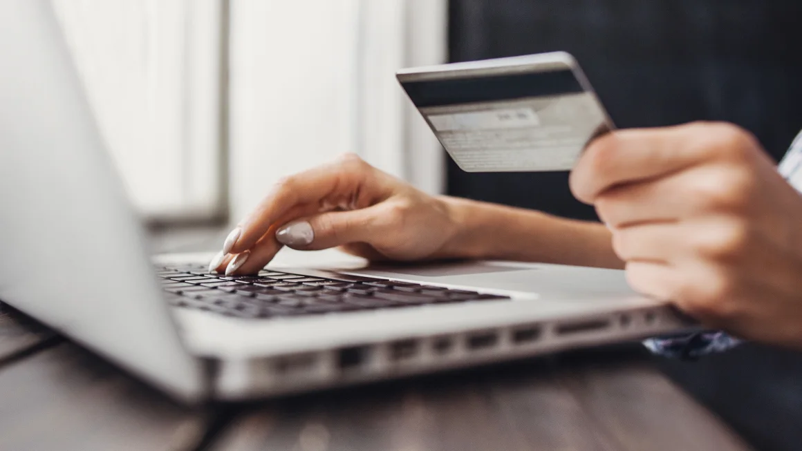Berita Bisnis : Orang Amerika dengan skor kredit rendah lebih sering menggunakan ‘Beli Sekarang, Bayar Nanti’