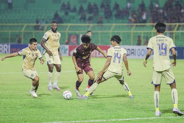 5 Alasan Buruknya Performa Arema FC di BRI Liga 1 2023/2024: Bongkar Pasang dan Masih Gagal Garang