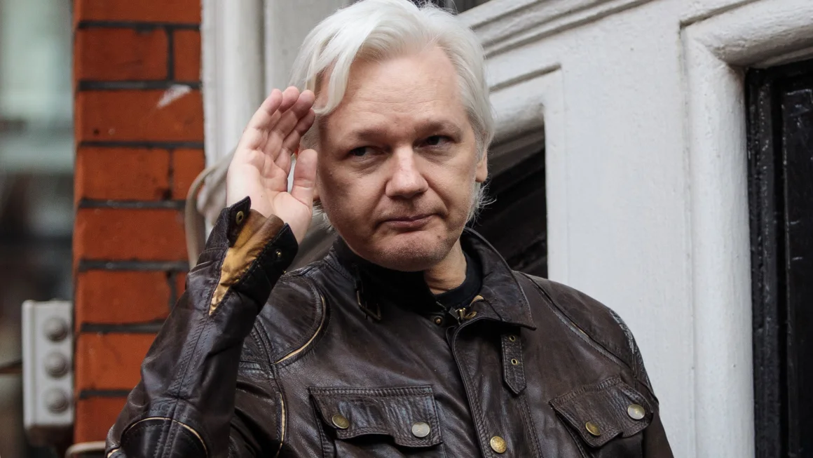 Mencari Cara Julian Assange Lakukan upaya terakhir di pengadilan Inggris