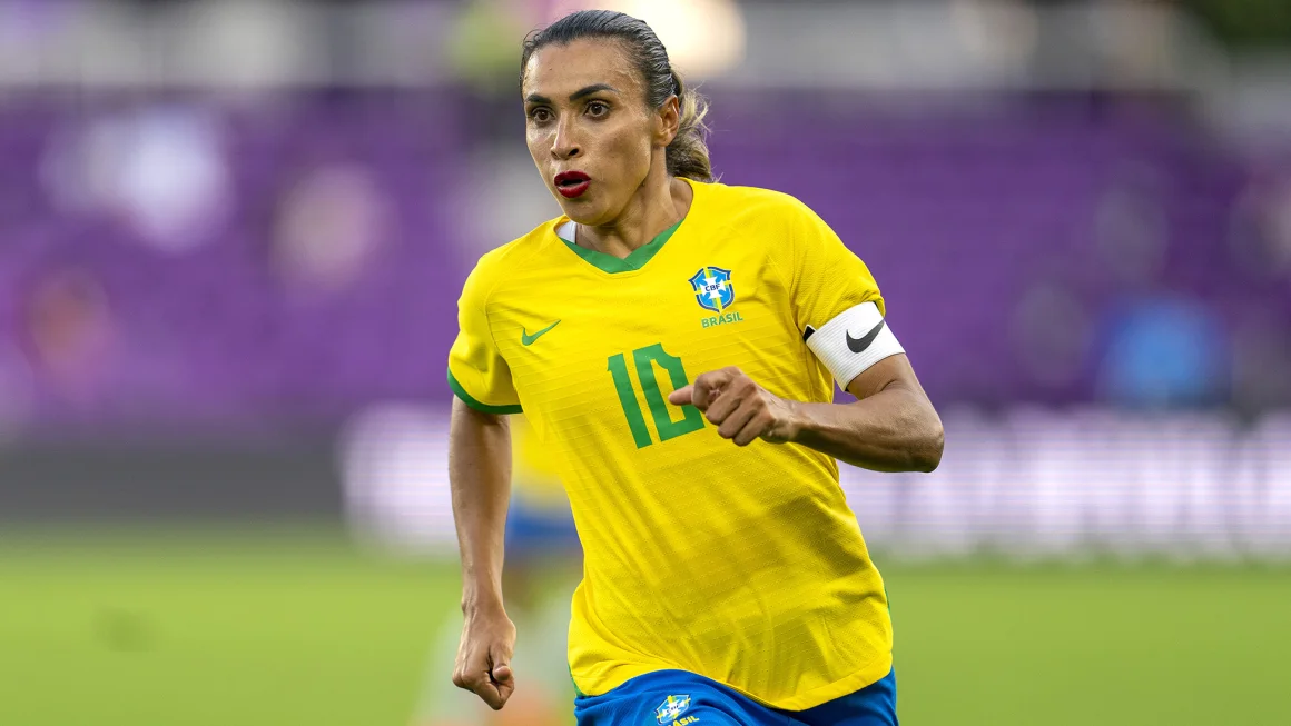 Bintang Brasil Marta pensiun dari sepak bola internasional