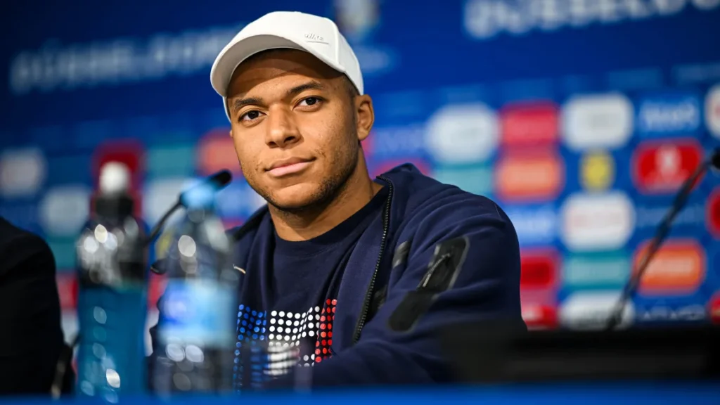 Bintang sepak bola Mbappe menyerukan pemuda Perancis