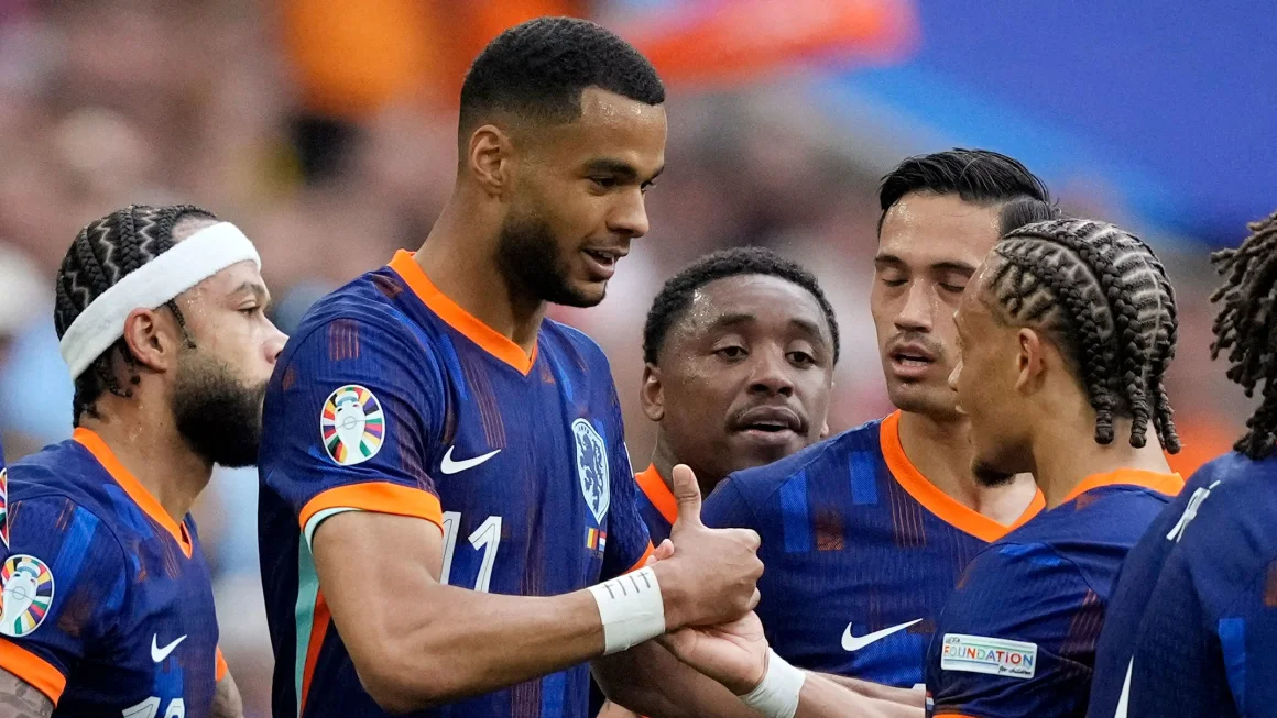 Cody Gakpo dan Donyell Malen menginspirasi Belanda meraih kemenangan 3-0