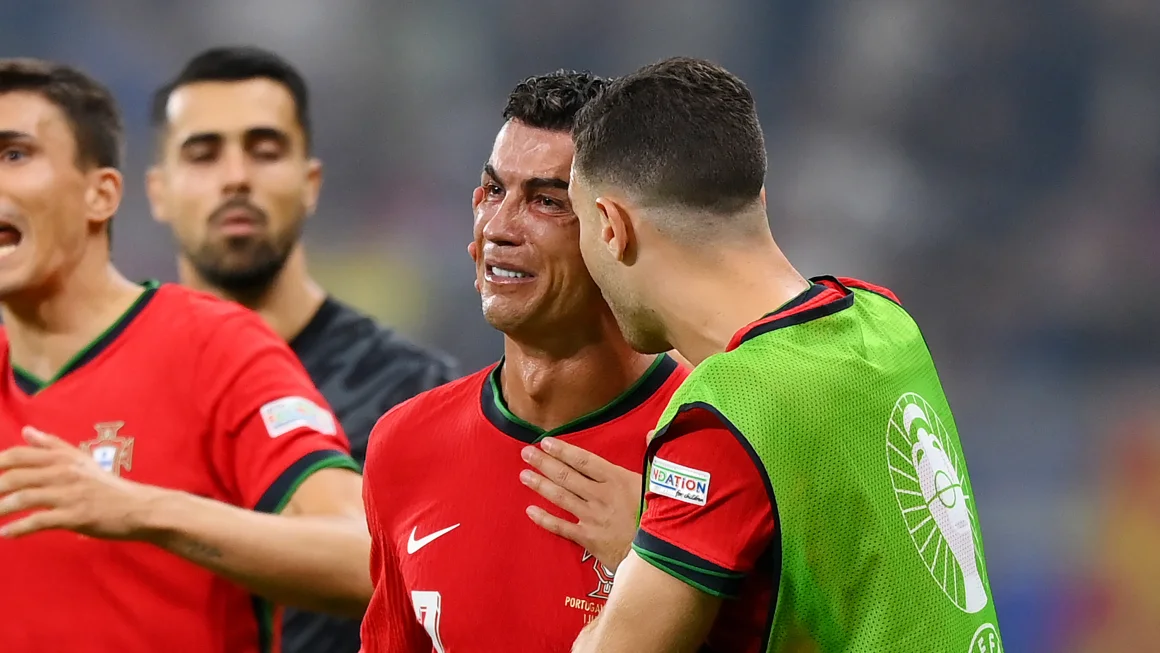Cristiano Ronaldo menjadi fokus penalti saat Portugal mencapai perempat