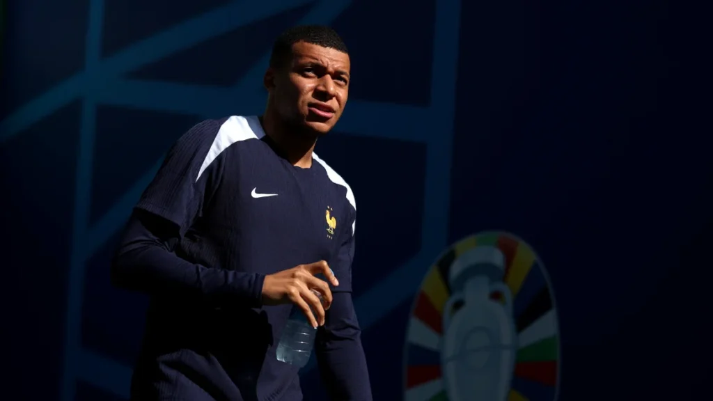 Kylian Mbappé menyebut putaran pertama pemilu Prancis