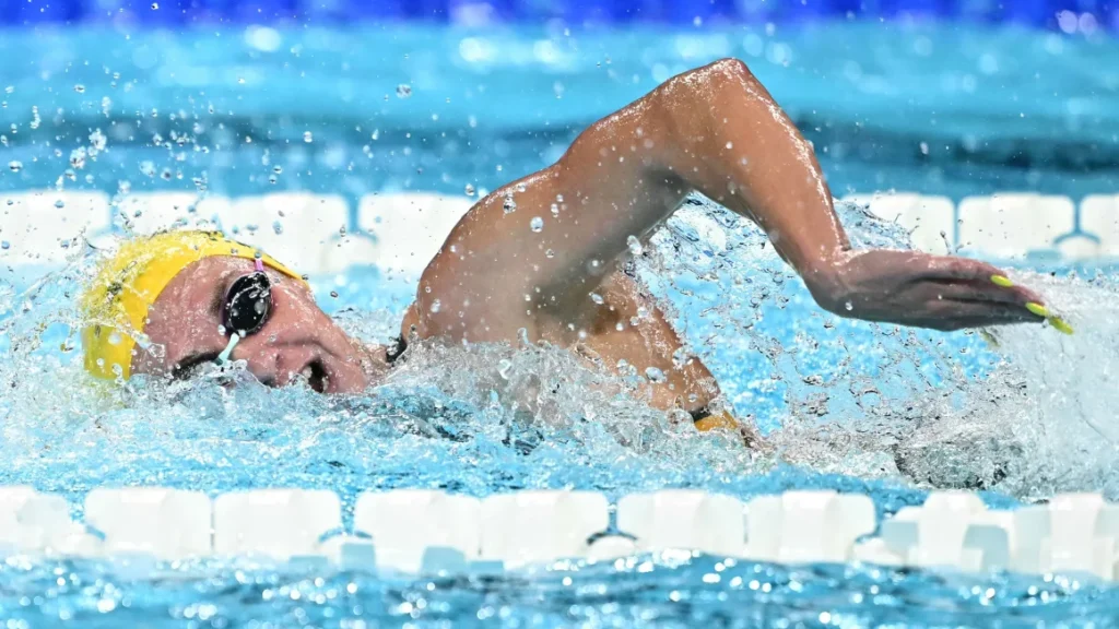 Ariarne Titmus dengan mengalahkan Katie Ledecky dalam pertandingan