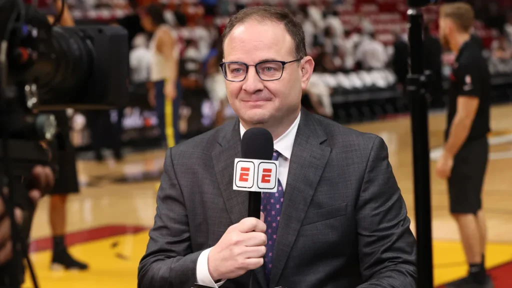 Orang dalam NBA Adrian Wojnarowski pensiun dari ESPN 