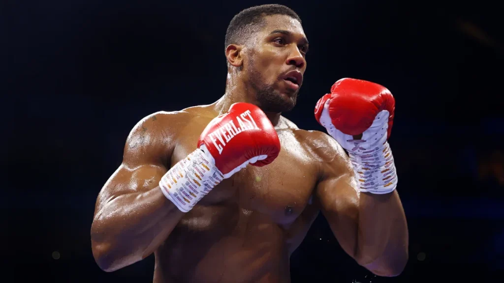 Promotor tinju Eddie Hearn memperkirakan kemungkinan bentrokan antara Anthony Joshua dan Tyson Fury 