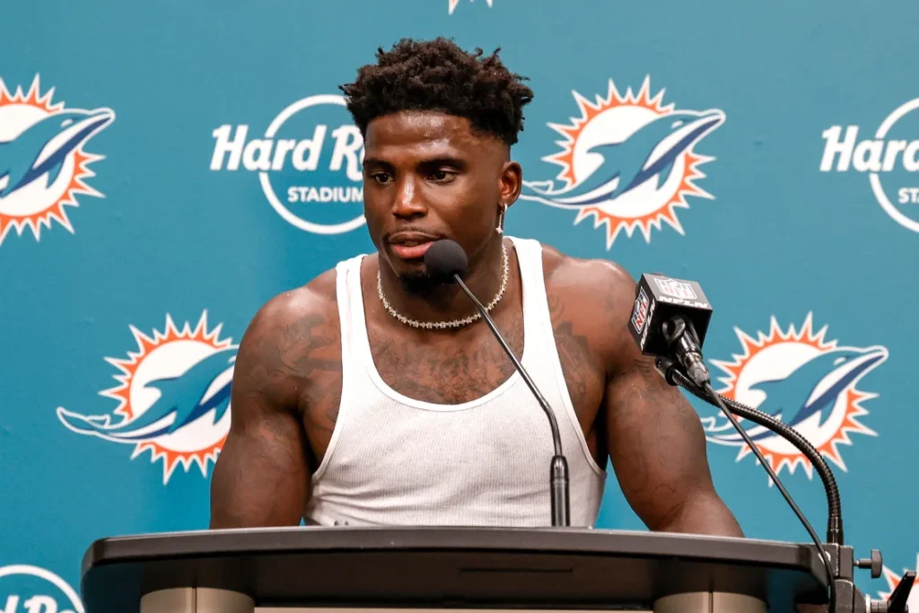 Agen Tyreek Hill mengecam perlakuan polisi terhadap bintang Dolphins 